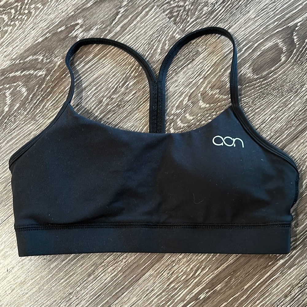 Black sports bra